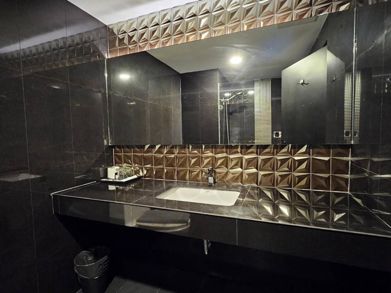 Oscar Palace Hotel & Wellness Center Ban Khlong Phruan Esterno foto